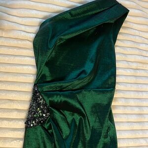 Taffeta Xscape by Joanna Chen sz 6, lined, above the knee. Worn once. NWOT.